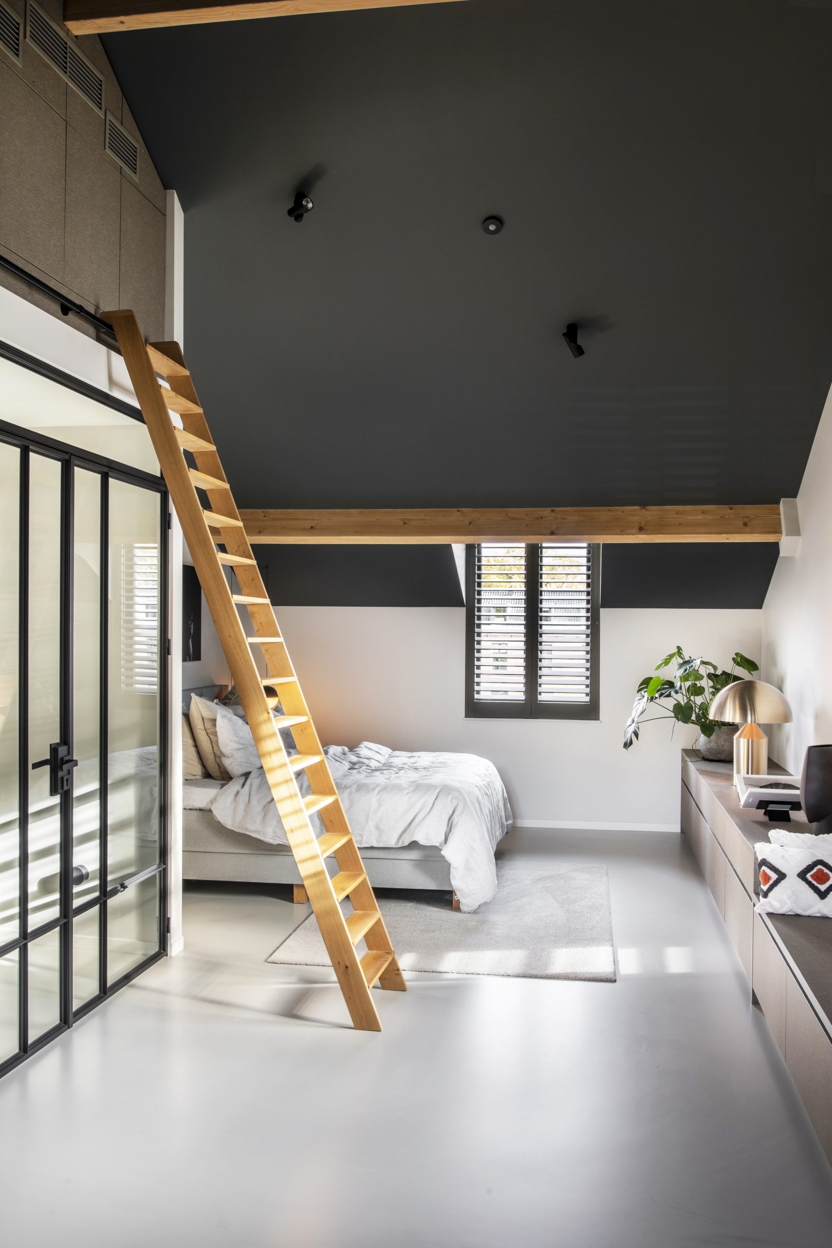studio-melanie-parker-maatwerkmeubelen-meubelenopmaat-hogekasten-opbergruimte-villa-bloemendaal