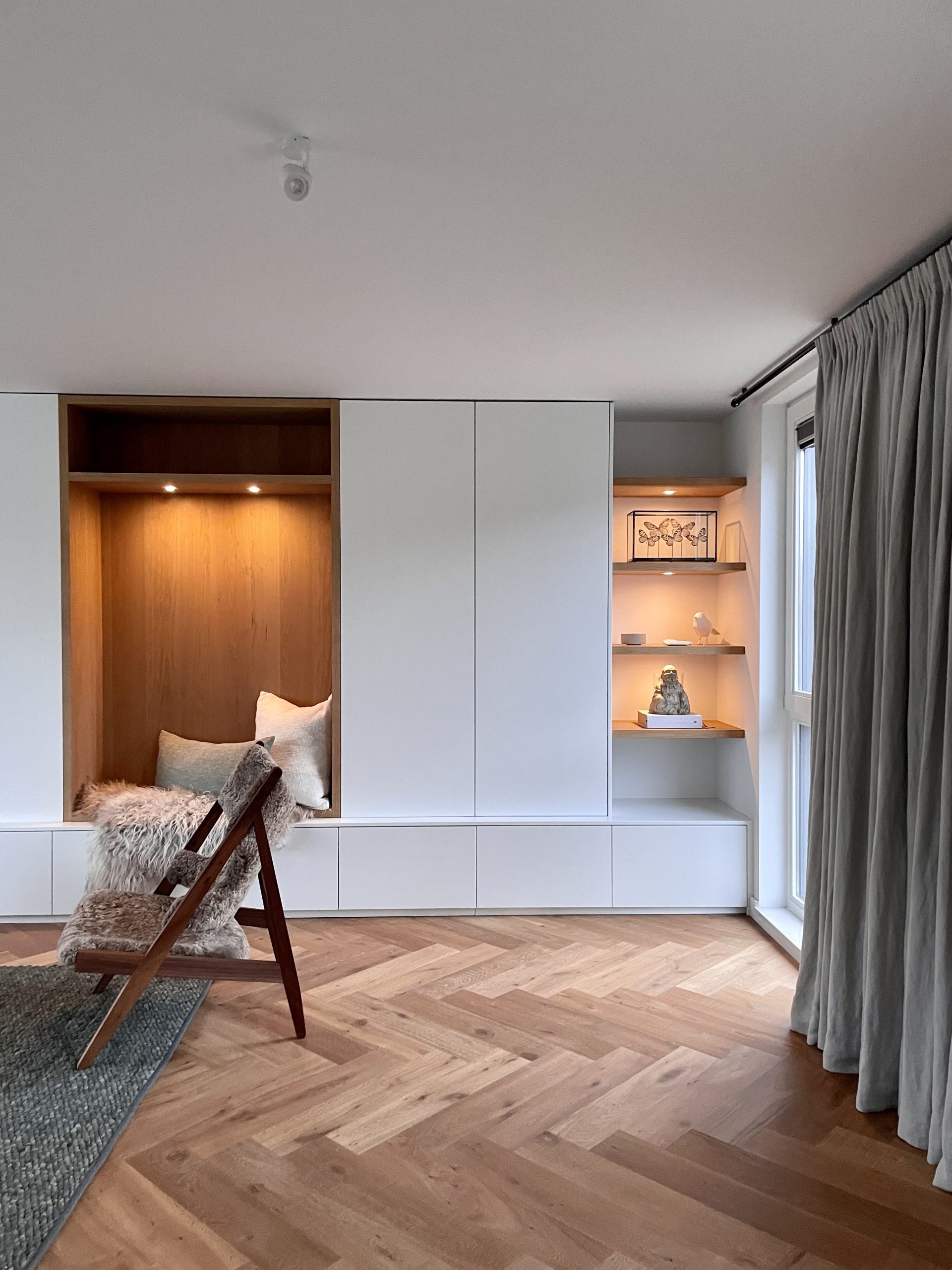 studio-melanie-parker-kast-op-maat-tv-accessoires-maatwerkkast-grote-kast-interieurontwerp-interieur-advies-almere-interieur-stylist-decorateur-ontwerper