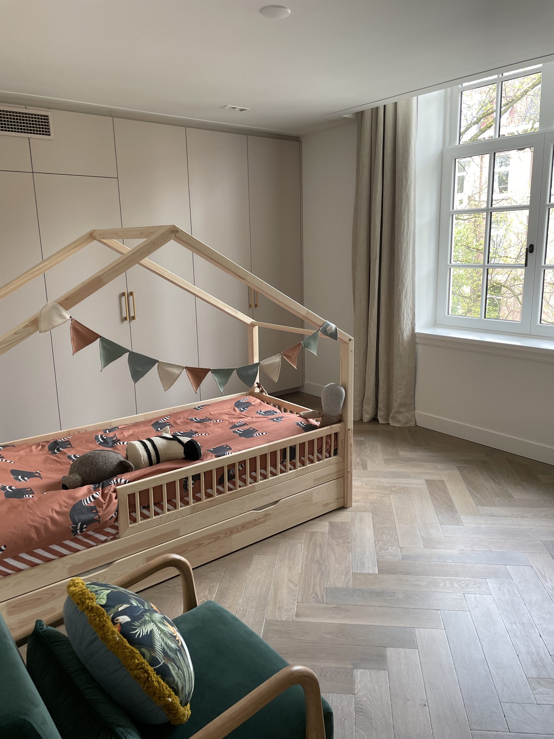 studio-melanie-parker-interior-design-expat-roof-terrace-amsterdam-zuid-turnkey-kids-room-boys-room