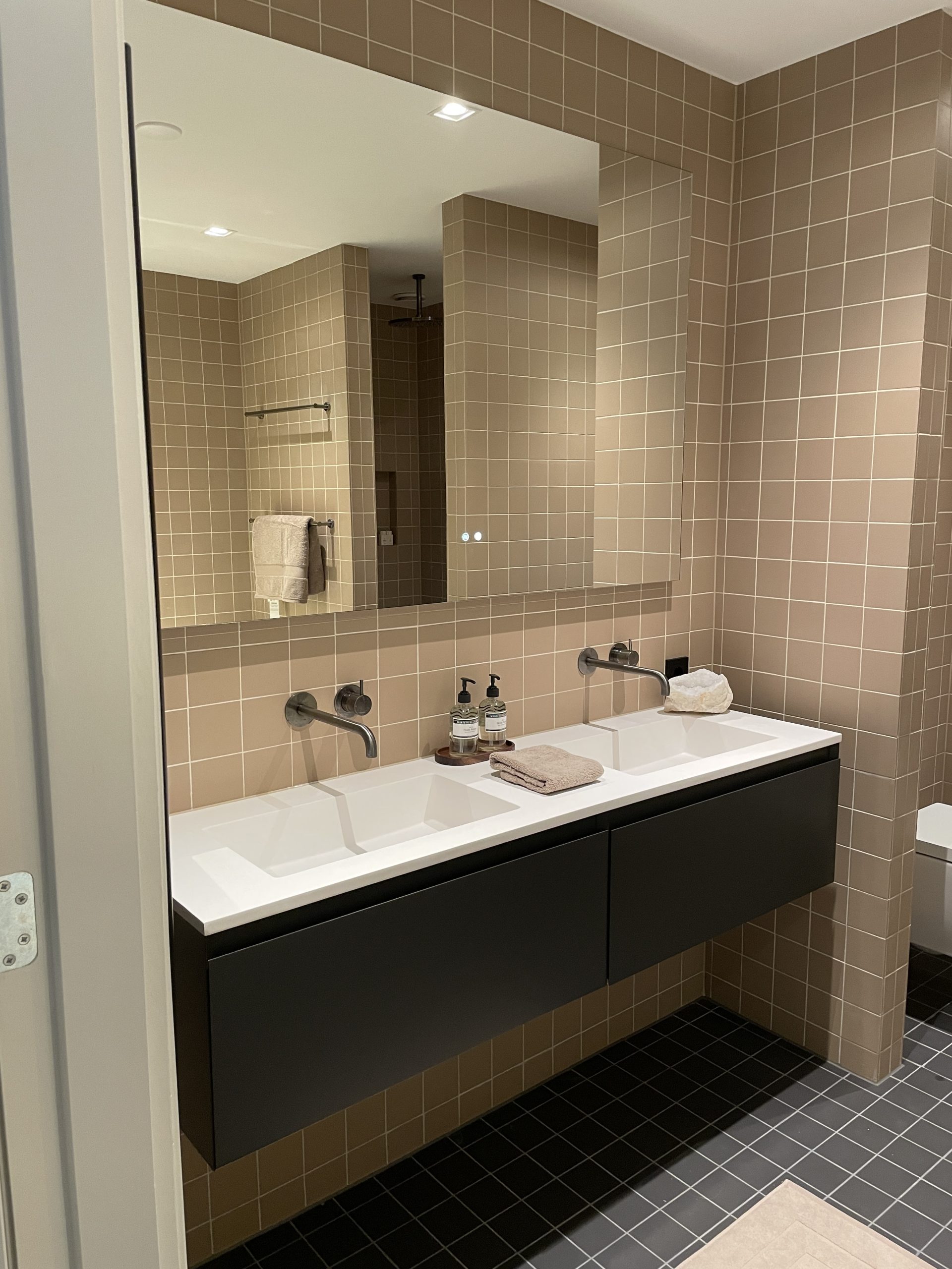 studio-melanie-parker-interieurontwerp-bathroom-expat-design-luxury-living-relocation-the-netherlands